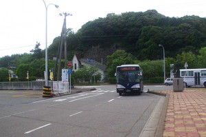 佐和田行のバス