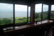 窓の外には日本海が一望